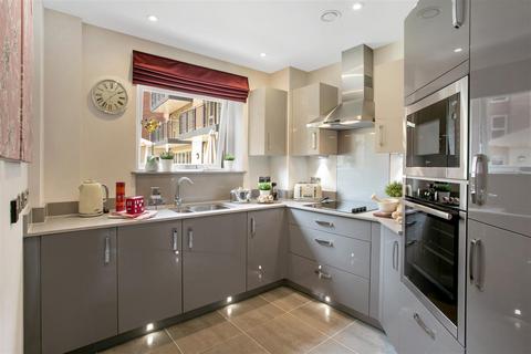 2 bedroom retirement property for sale, Augustus House, Virginia Water GU25 4BB