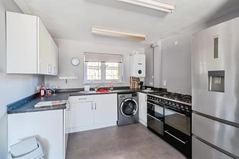 2 bedroom ground floor flat for sale, Kirby House, Methuen Way, Corsham