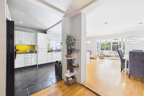 4 bedroom semi-detached house to rent, Doris Road, Ashford, Surrey, TW15