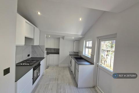 4 bedroom terraced house to rent, Frant Road, Thornton Heath, CR7
