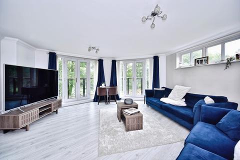 2 bedroom flat for sale, Medway Court, Aylesford, Kent, ME20