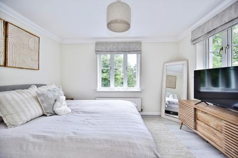 2 bedroom flat for sale, Medway Court, Aylesford, Kent, ME20