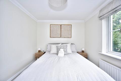 2 bedroom flat for sale, Medway Court, Aylesford, Kent, ME20