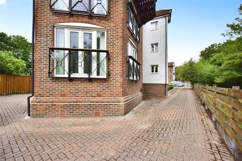 2 bedroom flat for sale, Medway Court, Aylesford, Kent, ME20