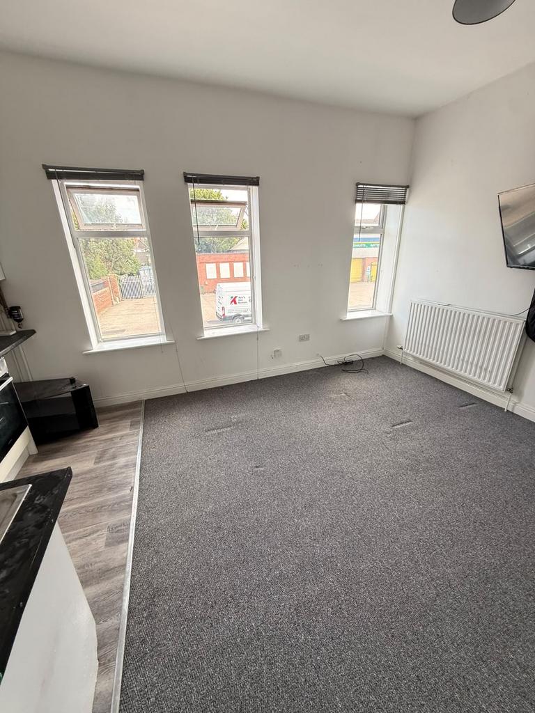 Apartment in Grimsby, Wellow - View 2