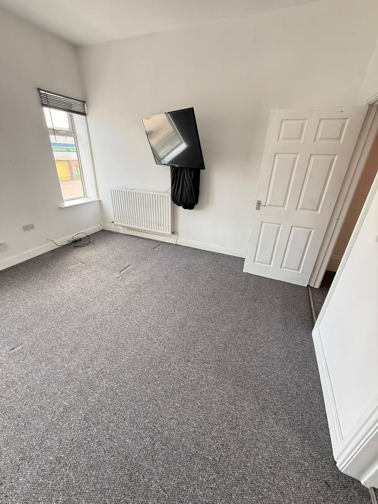 Apartment in Grimsby, Wellow - View 3