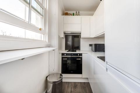 Studio to rent, Inverness Terrace, Queensway, London, W2