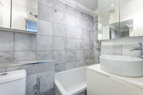 Studio to rent, Inverness Terrace, Queensway, London, W2