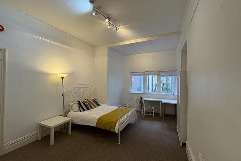 1 bedroom in a house share to rent, Oaklands Terrace, City Centre,