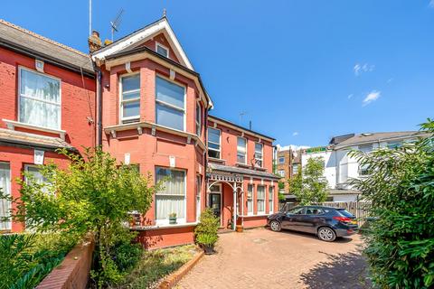 2 bedroom house to rent, Walm Lane, London