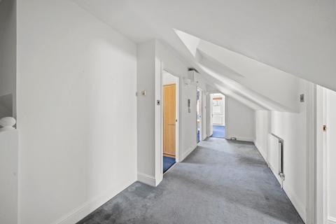 2 bedroom house to rent, Walm Lane, London