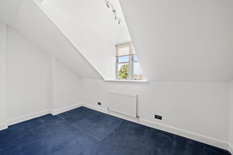 2 bedroom house to rent, Walm Lane, London