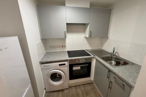 Studio to rent, Church Road, St. George, BS5