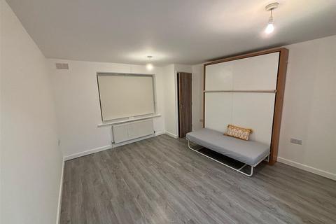 Studio to rent, Church Road, St. George, BS5