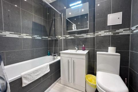 1 bedroom flat to rent, 768-768a Bath Road, Hounslow TW5