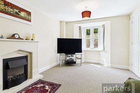 2 bedroom terraced house to rent, High Street, Witney, Oxfordshire, OX28