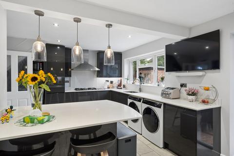 3 bedroom end of terrace house for sale, Heathway, Iver SL0