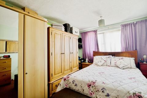 1 bedroom flat for sale, Landseer Avenue, Manor Park, London, E12