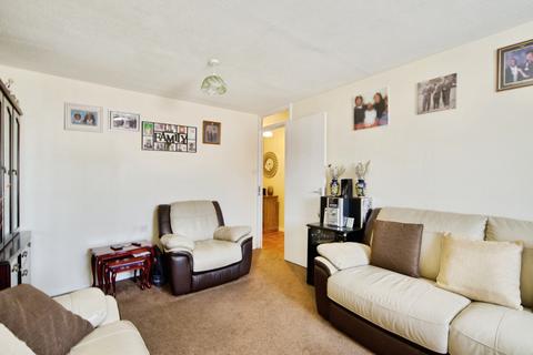 1 bedroom flat for sale, Landseer Avenue, Manor Park, London, E12