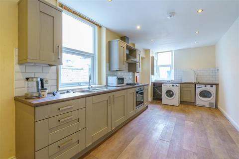 6 bedroom terraced house to rent, *HMO* Albury Road, Jemsond, NE2