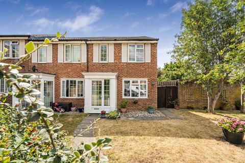 Aquila Close, Leatherhead, KT22