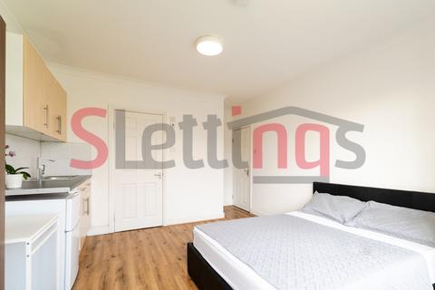 Studio to rent, London, NW4
