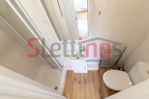 Studio to rent, London, NW4