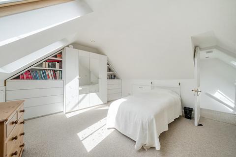 3 bedroom maisonette for sale, Maze Hill, London