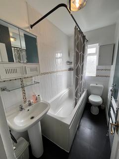 3 bedroom house to rent, Hollybush Street, London, E13