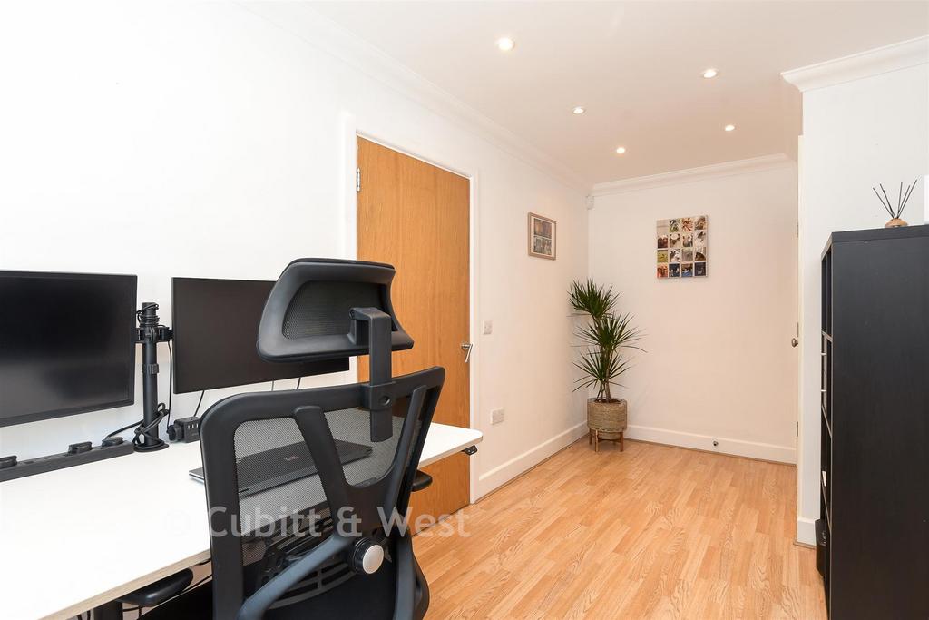Office / Bedroom 4