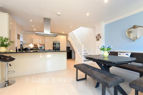 4 bedroom semi-detached house for sale, Tupwood Gardens, Caterham CR3