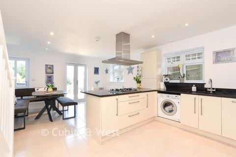 Tupwood Gardens, Caterham CR3