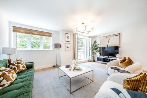 2 bedroom flat for sale, Brooklands Road, Weybridge KT13