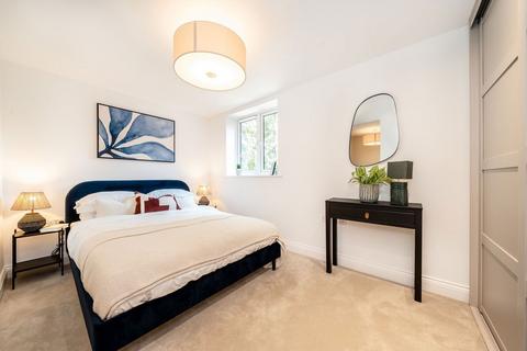 2 bedroom flat for sale, Brooklands Road, Weybridge KT13