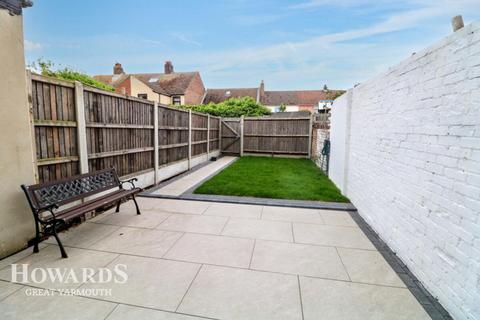3 bedroom terraced house for sale, Beach Road, Caister-on-Sea
