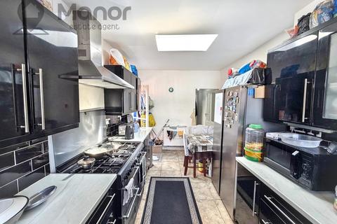 3 bedroom terraced house for sale, Browning Road, Manor Park, E12 6ES