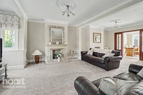 4 bedroom semi-detached house for sale, Squirrels Heath Road, Harold Wood
