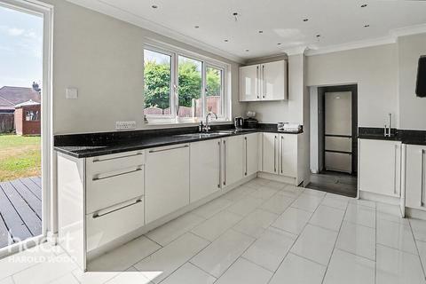 4 bedroom semi-detached house for sale, Squirrels Heath Road, Harold Wood