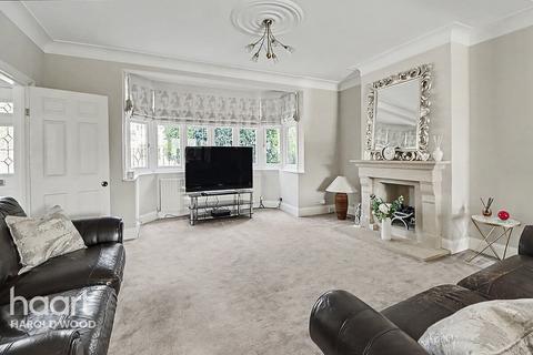 4 bedroom semi-detached house for sale, Squirrels Heath Road, Harold Wood