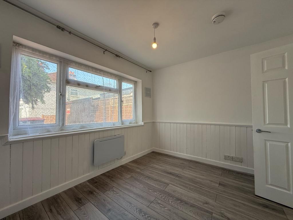 Bursledon Road, Southampton, SO19 - View 4