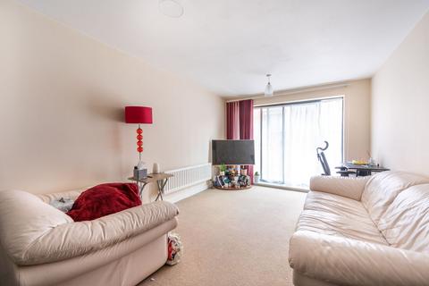 2 bedroom flat to rent, Barking, IG11