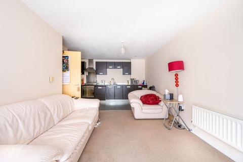 2 bedroom flat to rent, Barking, IG11