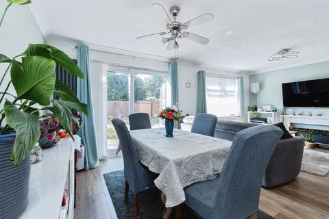 4 bedroom semi-detached house for sale, Spetisbury Close, Bournemouth