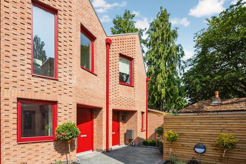Oak Mews, Fortis Green, London N2