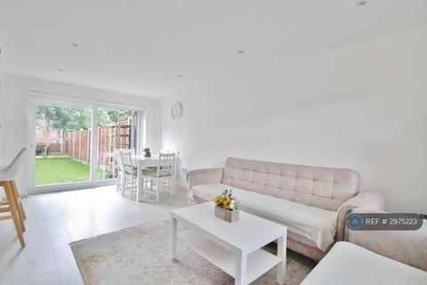 2 bedroom terraced house to rent, Chadwell Avenue, Waltham Cross, EN8
