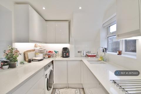 2 bedroom terraced house to rent, Chadwell Avenue, Waltham Cross, EN8