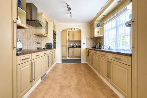 undefined, Overbury Way, Broadway