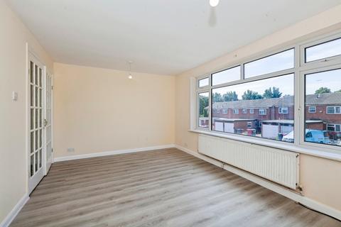 4 bedroom terraced house to rent, Weekes Drive, Slough, Berkshire, SL1