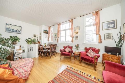 2 bedroom flat for sale, Gathorne Street, London E2