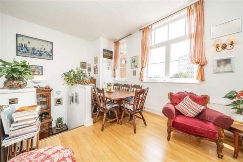 2 bedroom flat for sale, Gathorne Street, London E2